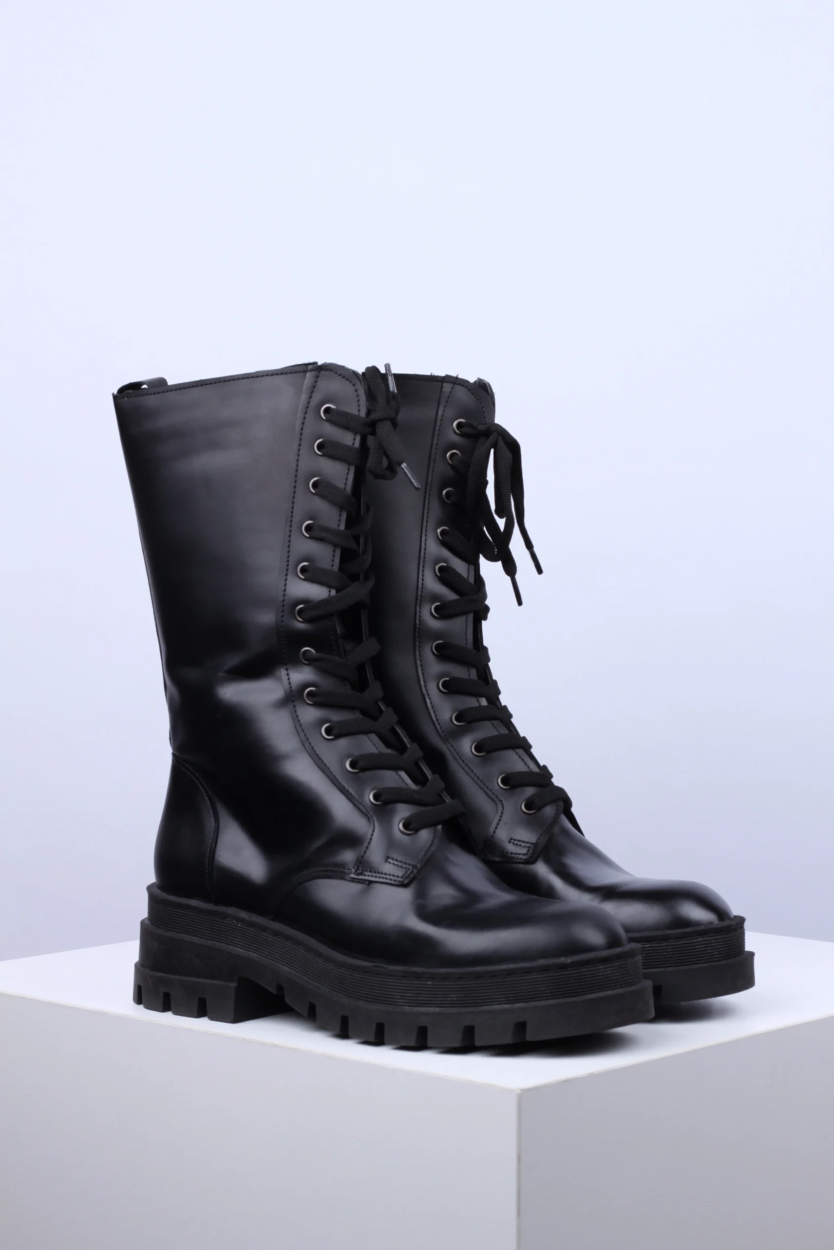 IMG_7688 copy Ženske Martinke 8711 crne - Slika 1